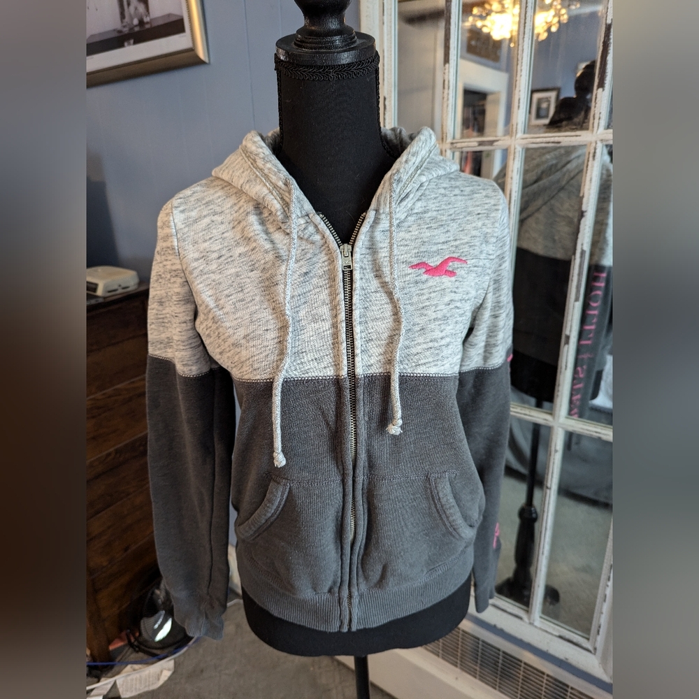 Women's Hollister Hoodie Zip Sweatshirt w embroidered logo, small